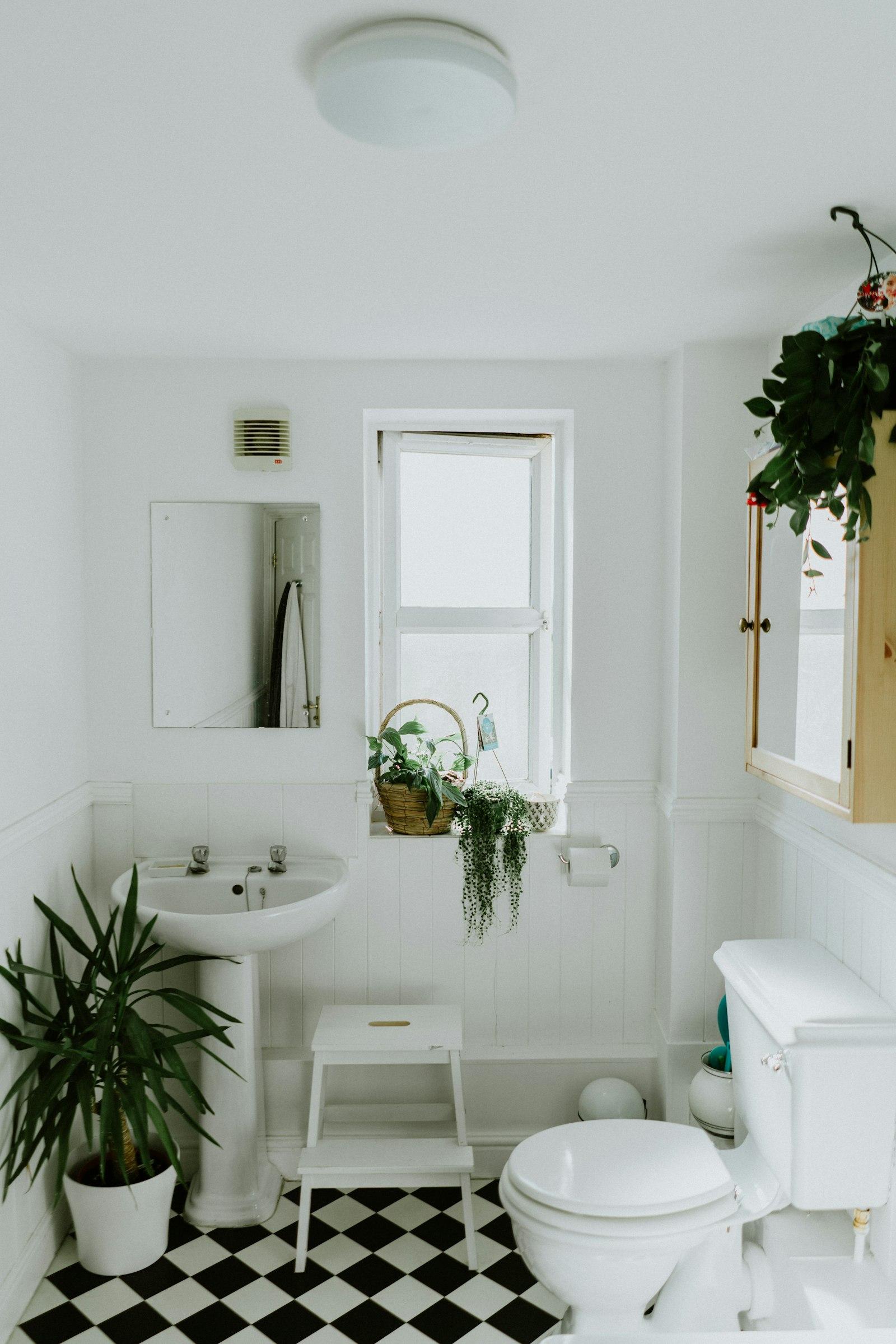 Salle de bain claire et soignée, rénovation sanitaire à Toulouse